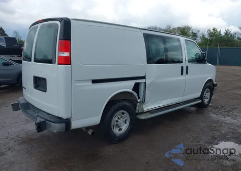 2018 Chevrolet Express 2500 Work Van z USA, uszkodzony, nr VIN 1GCWGAFG0J1908847